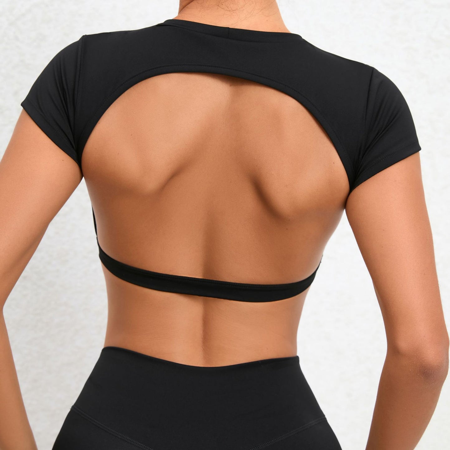 AirFlow Aura: Women's Open-Back Performance Crop Top